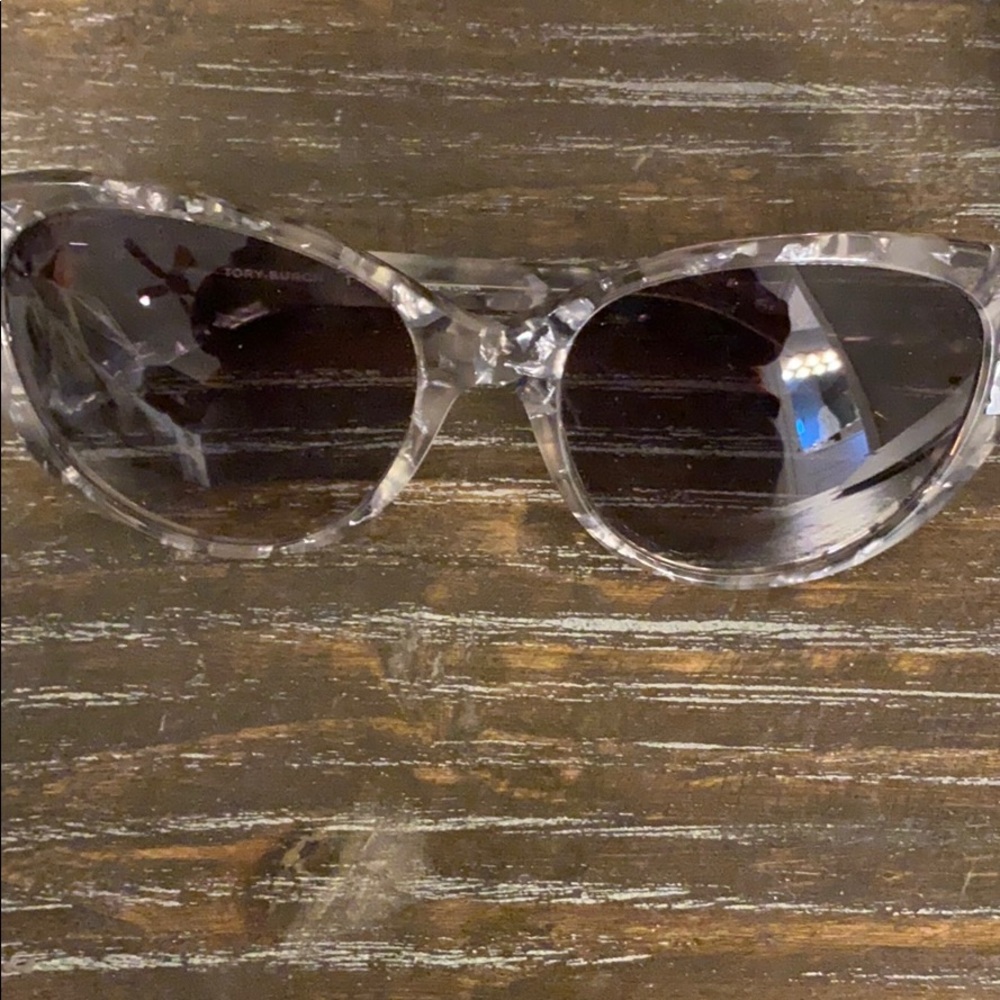 Tory Burch Grey Cat-eye sunglasses